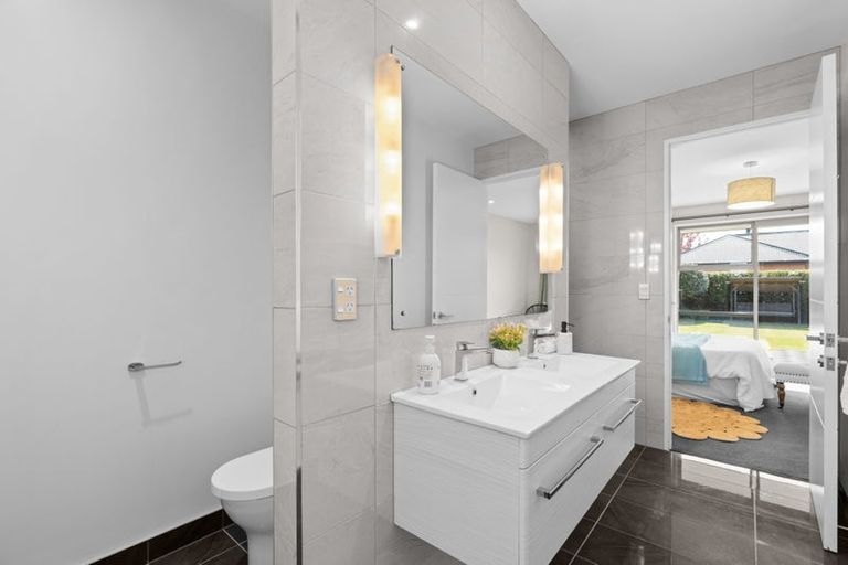 Photo of property in 14 Crown Close, Prebbleton, 7604