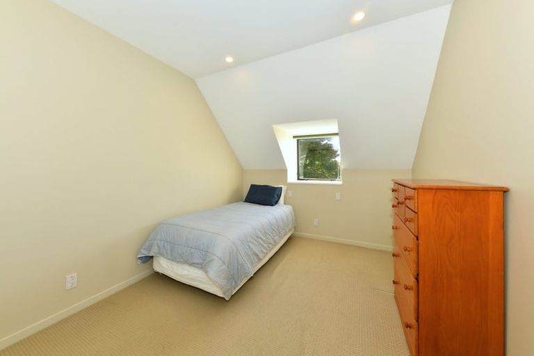 Photo of property in 28 Camberwell Place, Avonhead, Christchurch, 8042