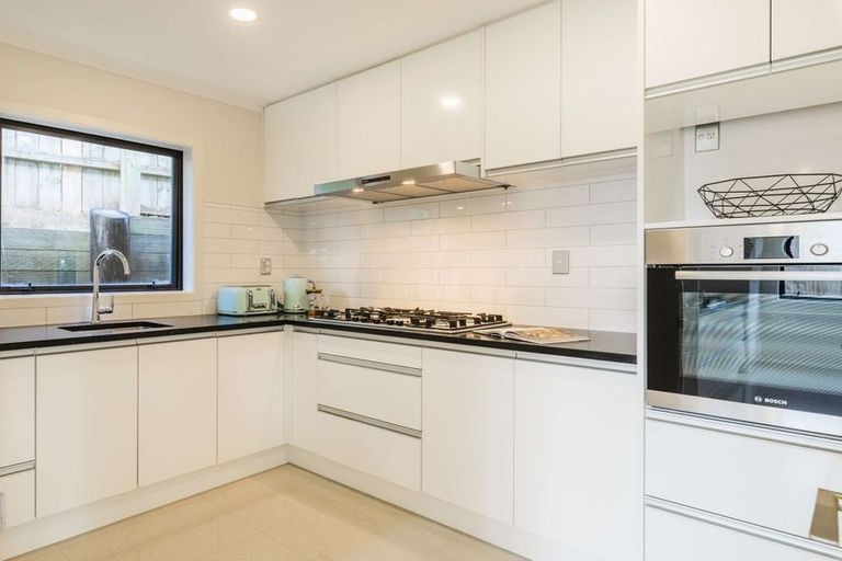 Photo of property in 9a Netherlands Avenue, Kelston, Auckland, 0602