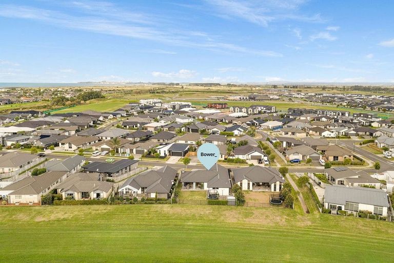 Photo of property in 35 Harding Drive, Papamoa Beach, Papamoa, 3118