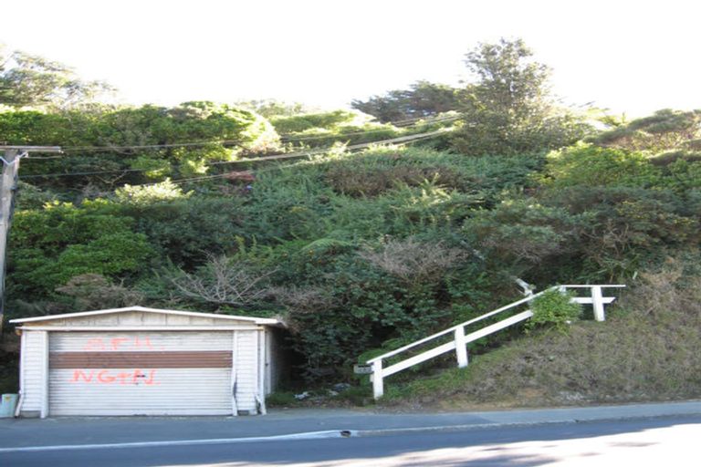 Photo of property in 123 Newlands Road, Newlands, Wellington, 6037