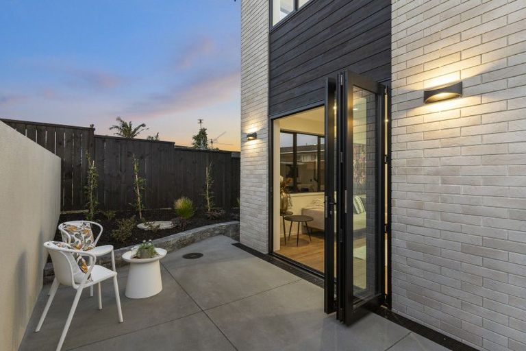Photo of property in 1 The Crest, Sunnyhills, 2010