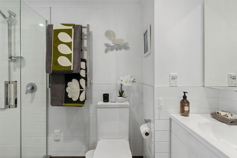Photo of property in 13 Evelyn Road, Cockle Bay, Auckland, 2014