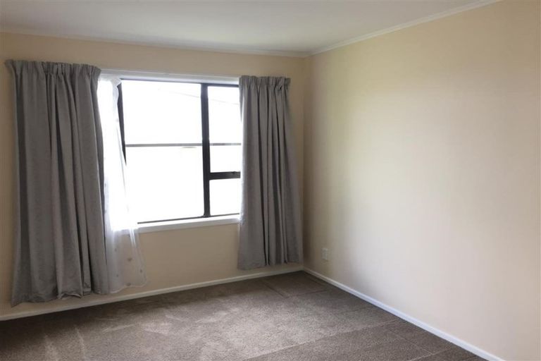 Photo of property in 1/16 Peach Road, Glenfield, Auckland, 0629