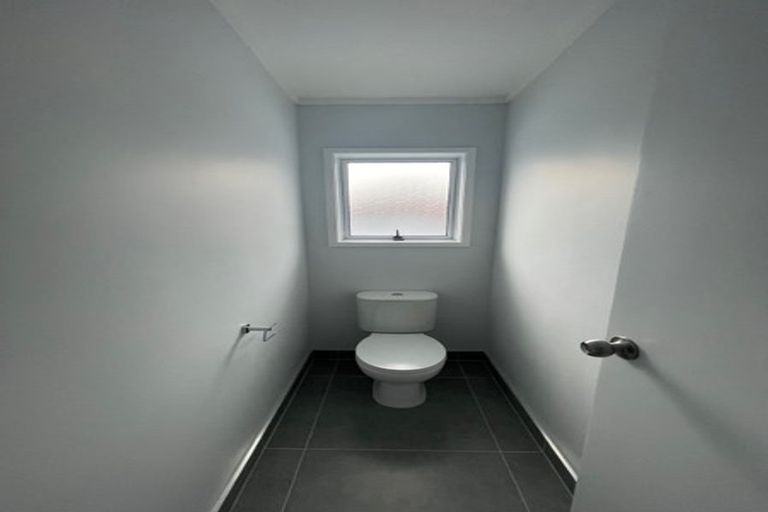 Photo of property in 40 Vodanovich Road, Te Atatu South, Auckland, 0610