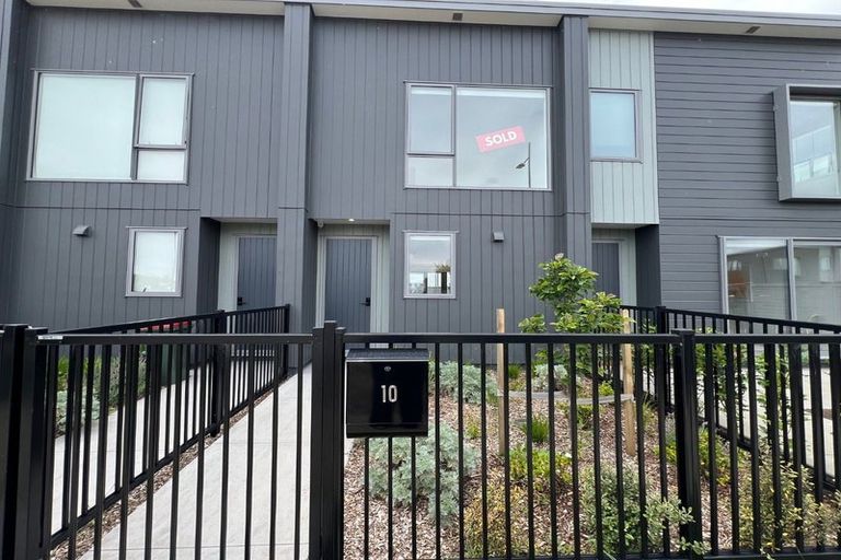 Photo of property in 10 Park Green Avenue, Rosehill, 2113