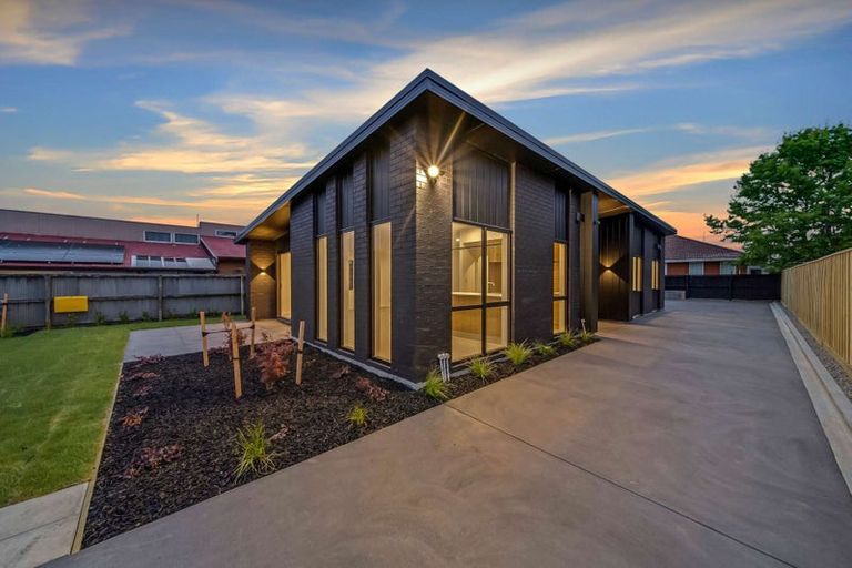 Photo of property in 2/557 Cranford Street, Papanui, Christchurch, 8052