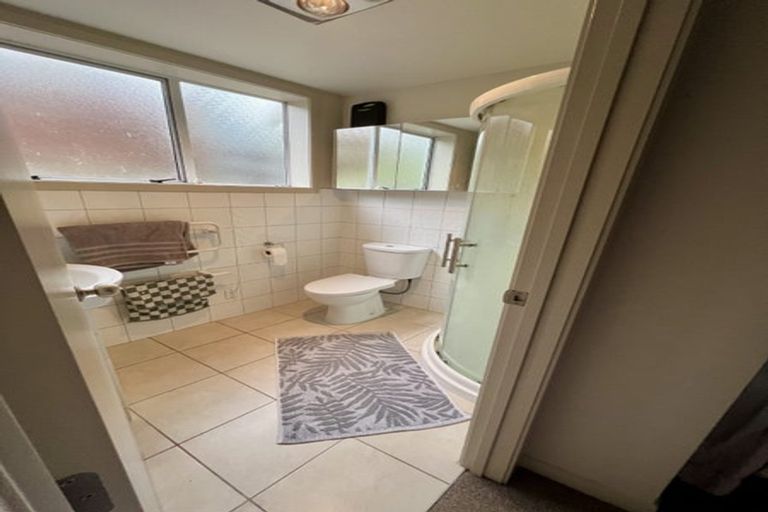 Photo of property in 19 Castleford Street, Green Bay, Auckland, 0604