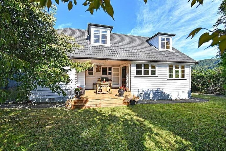 Photo of property in 13 Field Street, Silverstream, Upper Hutt, 5019