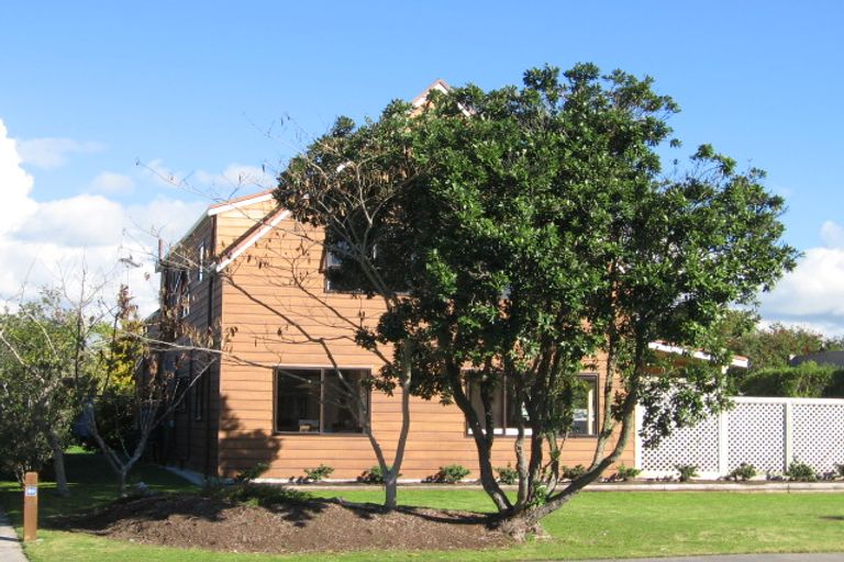 Photo of property in 37 Maygrove Drive, Orewa, 0931