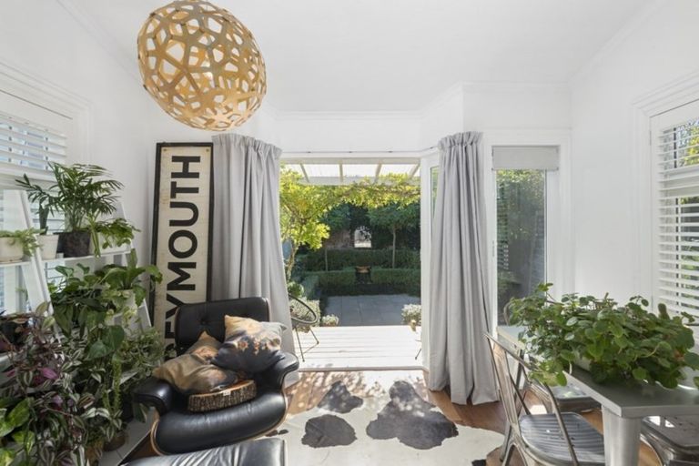 Photo of property in 109 Constable Street, Newtown, Wellington, 6021