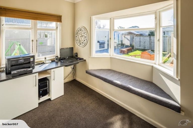 Photo of property in 41 Saint Ronans Avenue, Waterloo, Lower Hutt, 5011