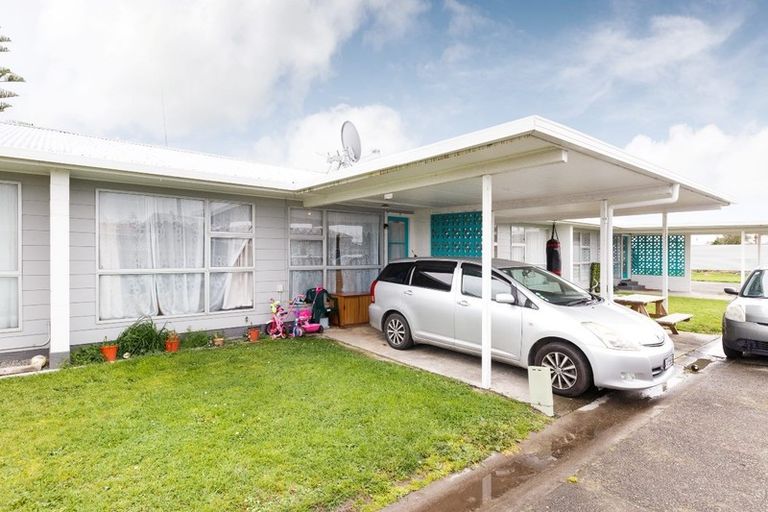 Photo of property in 6-7 Russell Street, Feilding, 4702