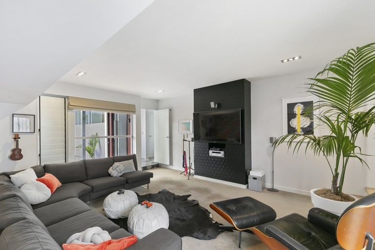 Photo of property in 32 Torwood Road, Khandallah, Wellington, 6035