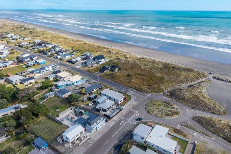 Photo of property in 16 Ocean Beach Street, Foxton Beach, Foxton, 4815