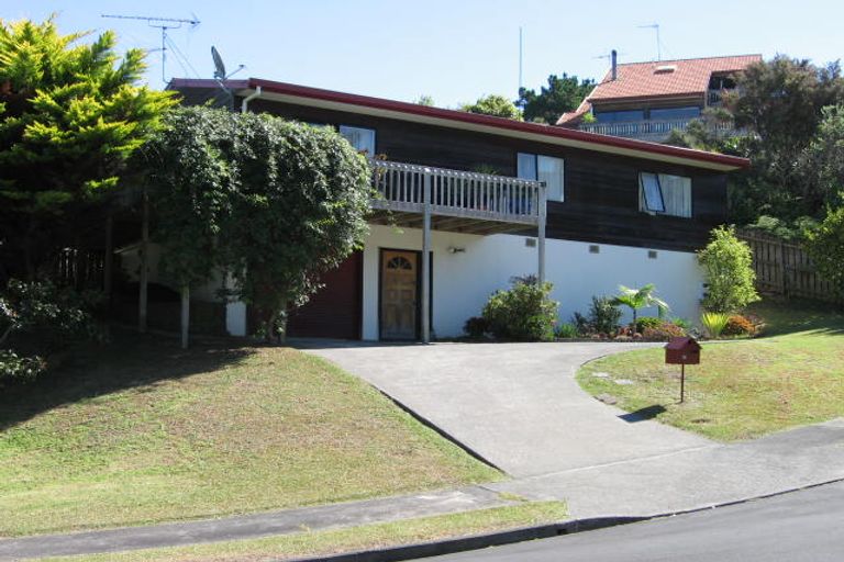 Photo of property in 66 Topliss Drive, Northcross, Auckland, 0632