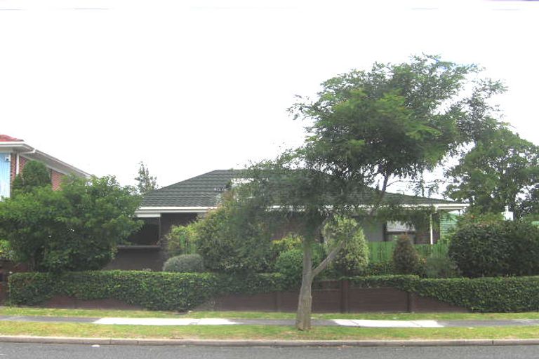 Photo of property in 2/123 Chivalry Road, Glenfield, Auckland, 0629