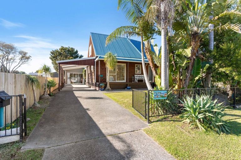 Photo of property in 127 Mckellar Place, Whangamata, 3620