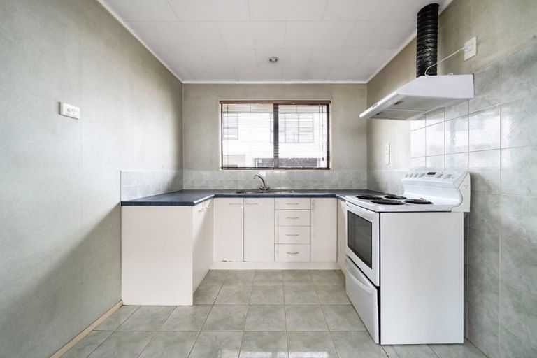 Photo of property in 2 Fruitvale Road, New Lynn, Auckland, 0600