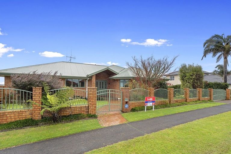 Photo of property in 115 Rototuna Road, Rototuna, Hamilton, 3210