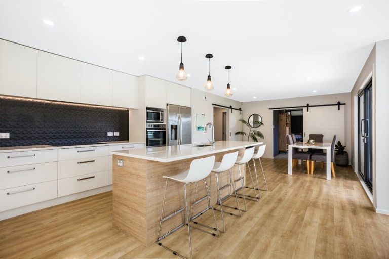 Photo of property in 194 Navigation Drive, Whitby, Porirua, 5024