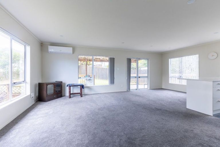 Photo of property in 115 Athena Drive, Totara Vale, Auckland, 0629