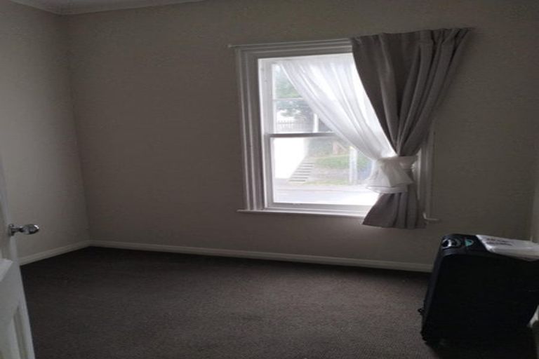 Photo of property in 1/50 Clyde Street, Island Bay, Wellington, 6023