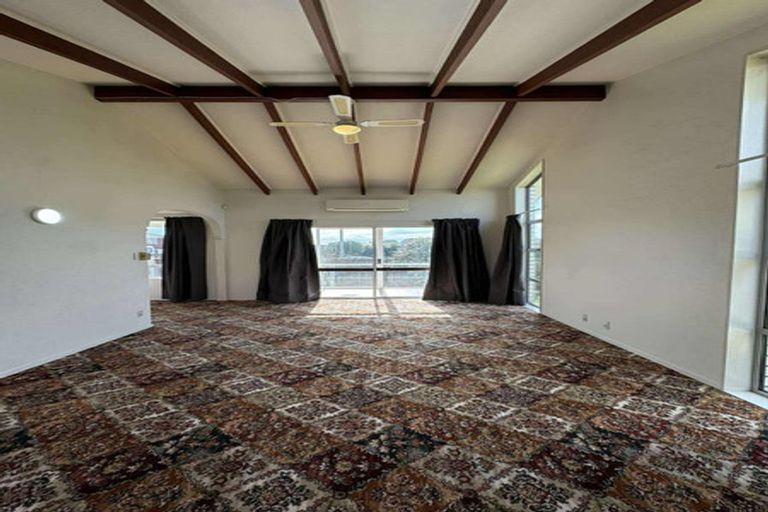 Photo of property in 17 Beeston Place, Redwood, Christchurch, 8051