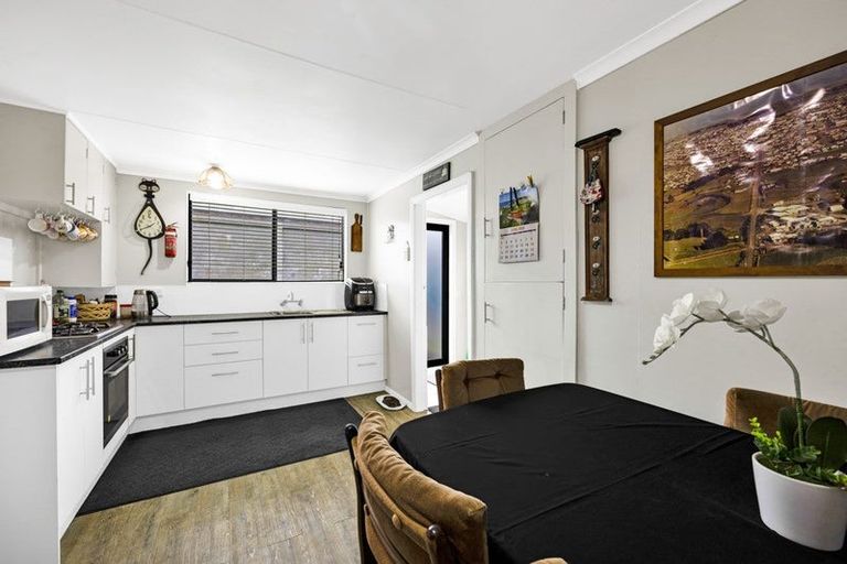 Photo of property in 82 Union Street, Hawera, 4610