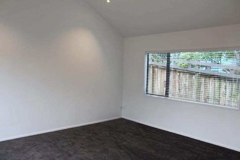 Photo of property in 2 Ware Place, Pakuranga Heights, Auckland, 2010