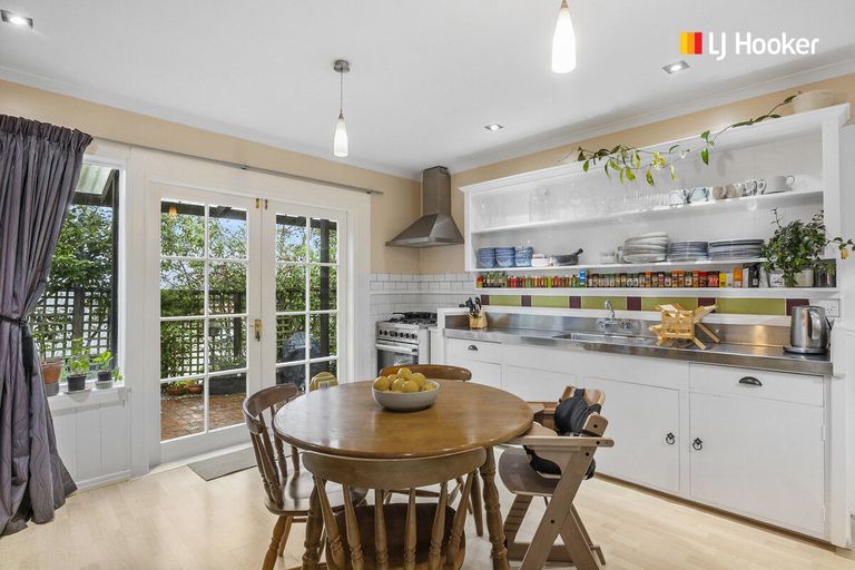 Photo of property in 10 Glen Road, Mornington, Dunedin, 9011