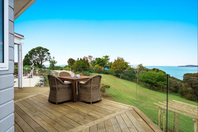Photo of property in 6 Puriri Place, Sandspit, Warkworth, 0982