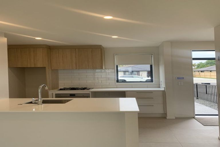 Photo of property in 87 Waituarua Drive, Takanini, Auckland, 2112