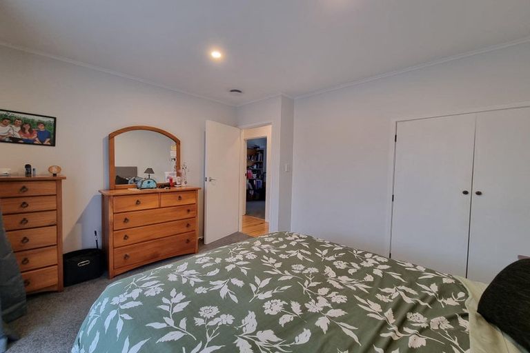 Photo of property in 1 Selwyn Crescent, Forrest Hill, Auckland, 0620