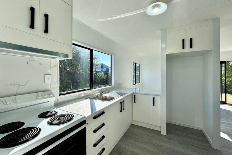 Photo of property in 1/22 Barneys Farm Road, Clendon Park, Auckland, 2103