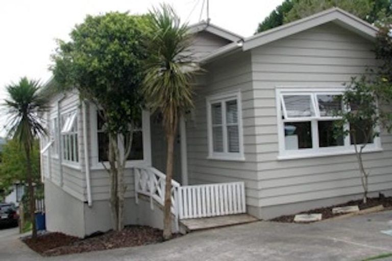 Photo of property in 1/130 Sunset Road, Unsworth Heights, Auckland, 0632