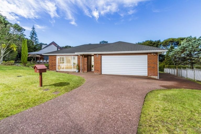 Photo of property in 8 Highwood Grove, Torbay, Auckland, 0630