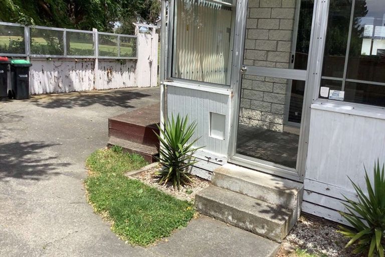 Photo of property in 72 Waratah Street, Avondale, Christchurch, 8061