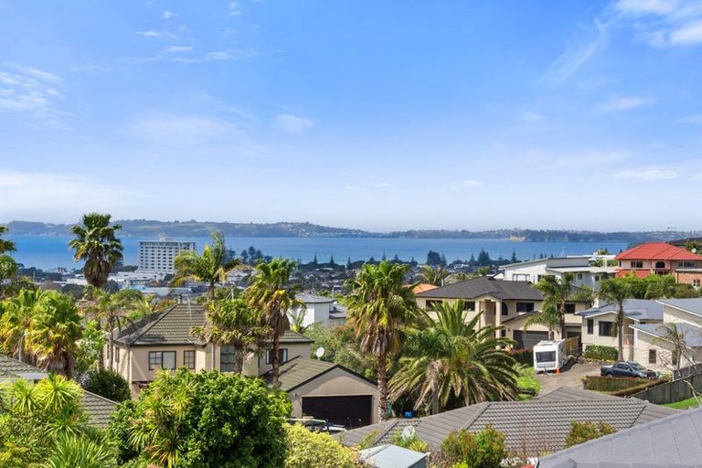 Photo of property in 56 Waldorf Crescent, Orewa, 0931