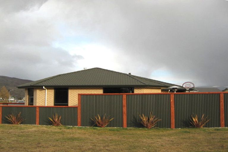 Photo of property in 2 Derry Street, Cromwell, 9310