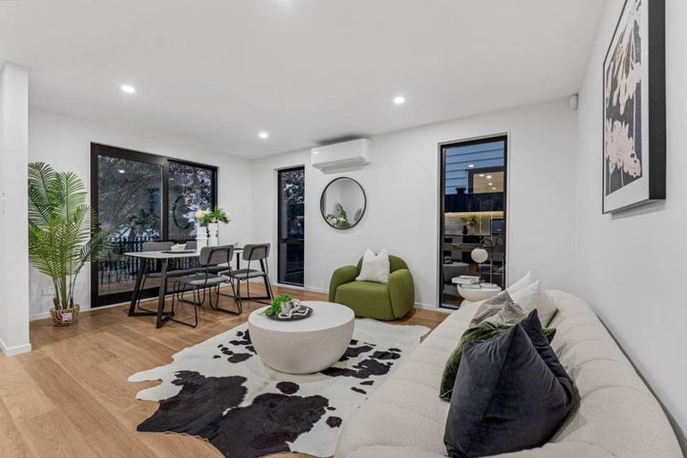 Photo of property in 21e Knights Road, Rothesay Bay, Auckland, 0630