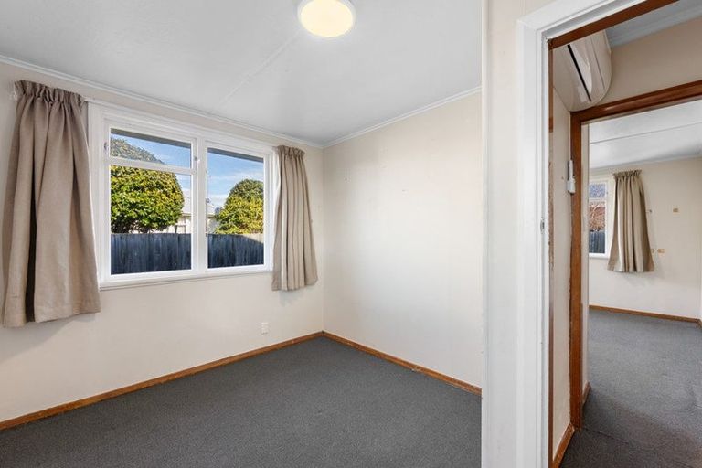 Photo of property in 23 Lambeth Crescent, Northcote, Christchurch, 8052