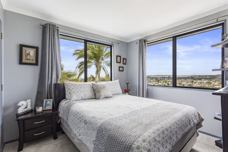 Photo of property in 95 Grovenor Drive, Orewa, 0931