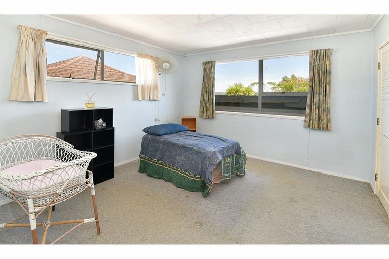 Photo of property in 11 Merida Place, Unsworth Heights, Auckland, 0632