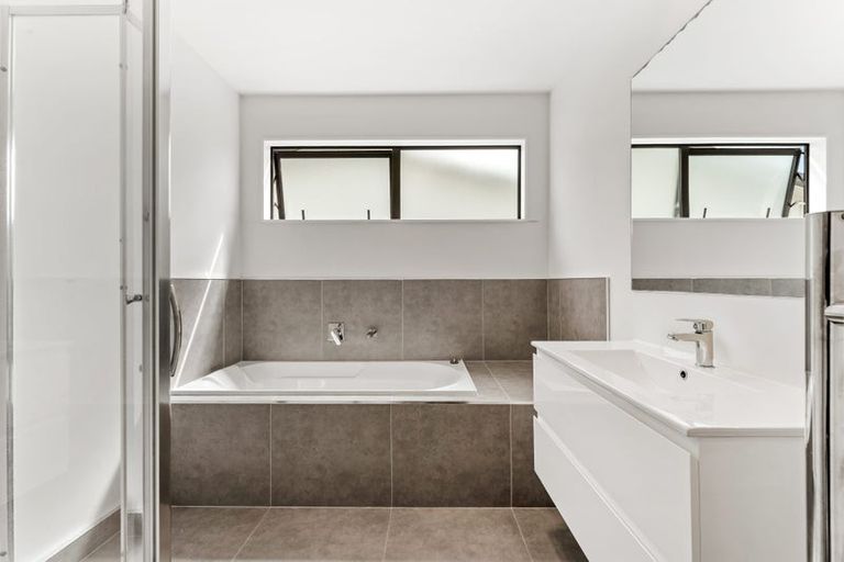 Photo of property in 10 Toia Lane, Silverdale, 0932