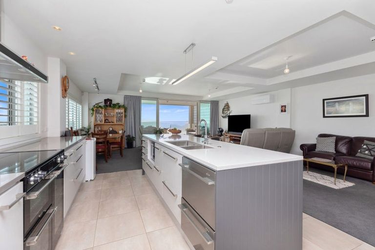 Photo of property in 154 Marine Parade, Mount Maunganui, 3116