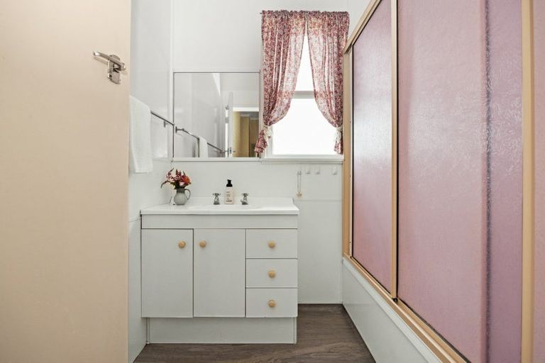 Photo of property in 9 Chester Place, Taradale, Napier, 4112