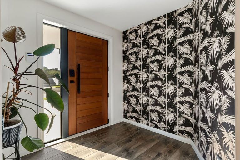 Photo of property in 40 Freedom Drive, Kelvin Grove, Palmerston North, 4414