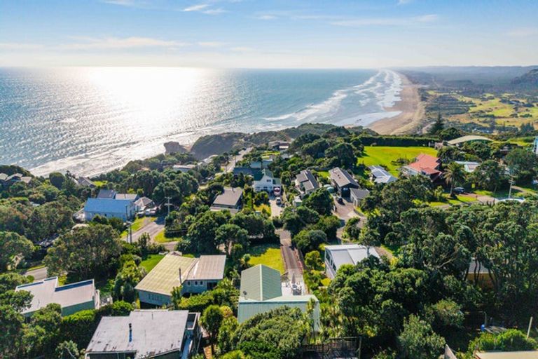 Photo of property in 3 Edwin Mitchelson Road, Muriwai, Waimauku, 0881