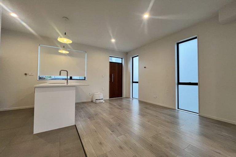 Photo of property in 4e Montmere Avenue, Te Atatu Peninsula, Auckland, 0610